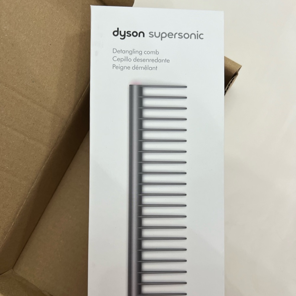 New in box Dyson Detangling Comb